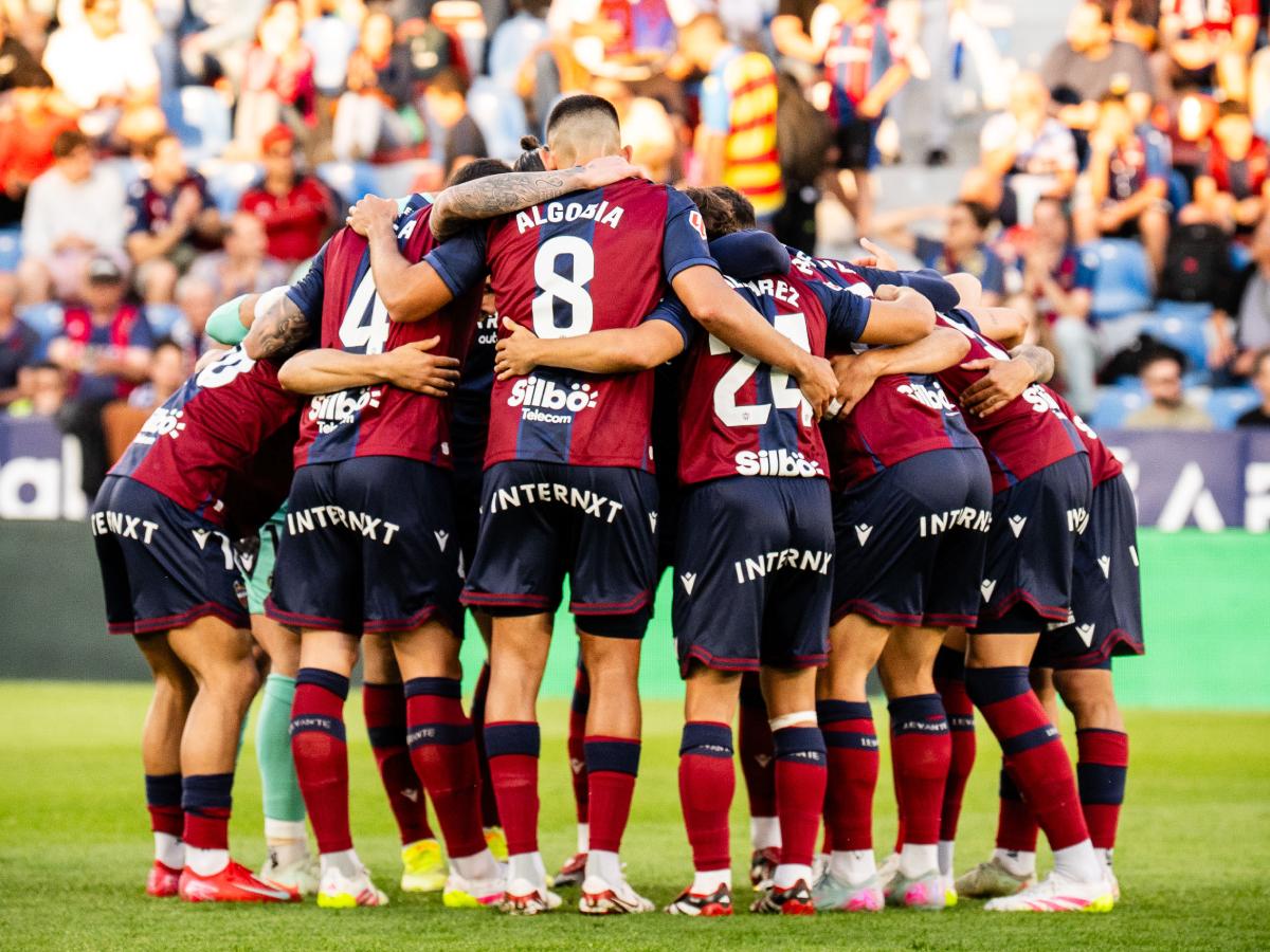 Kervin Arriaga rompe dos marcas sin jugar un solo minuto en Levante: lo que costó su fichaje y hace historia en Centroamérica