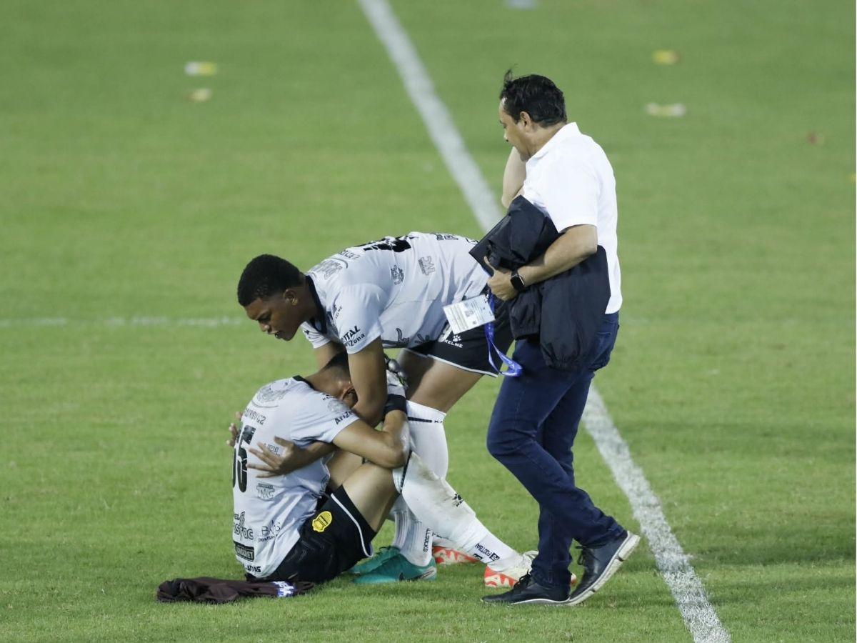 Bronca de aficionados con jugador de Real España afuera del Estadio Morazán y futbolistas aurinegros rompen en llanto