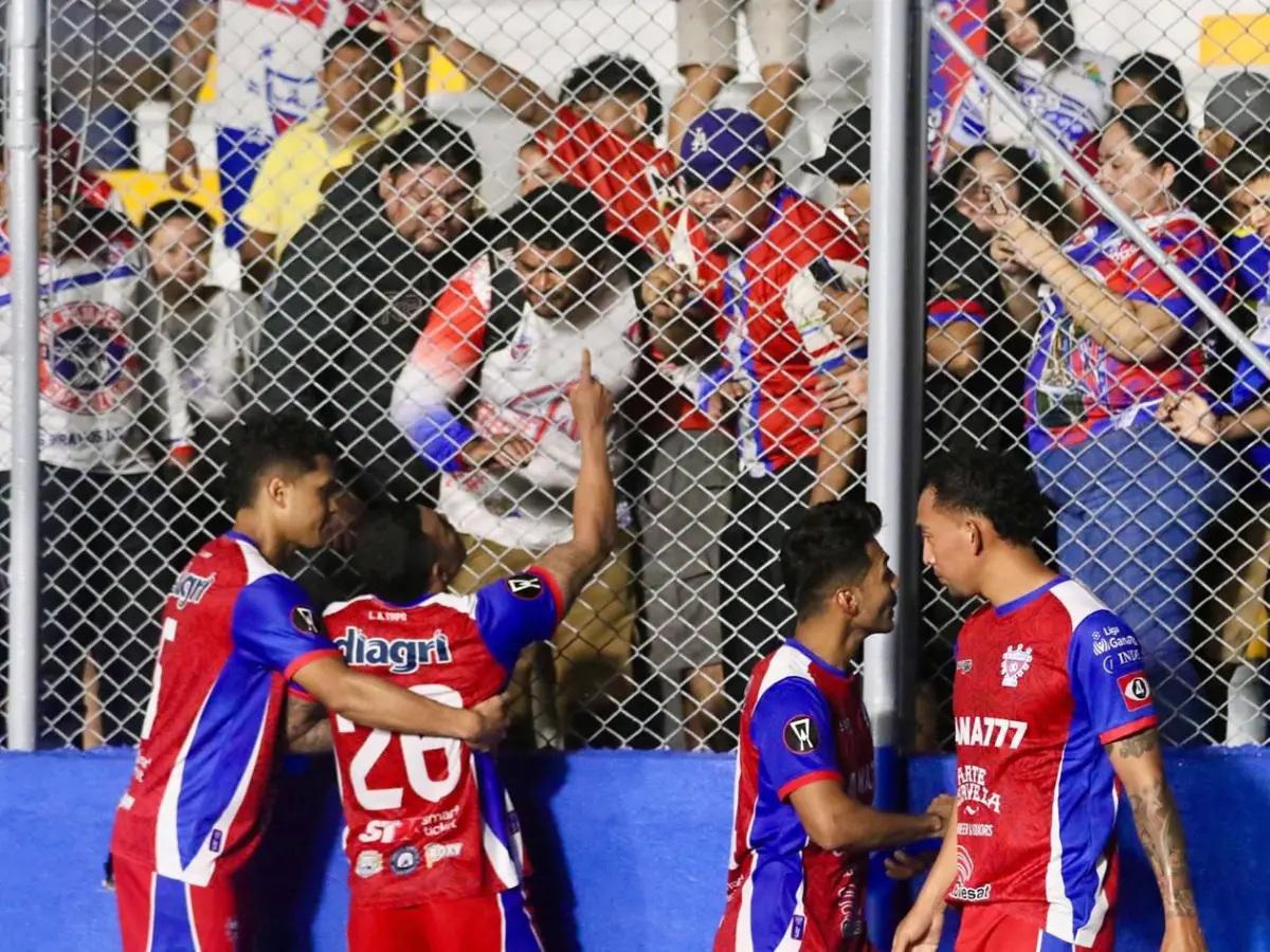 Gesto de Edwin con Chirinos, la pelea del Firpo con ellos y el abrazo de Espinel