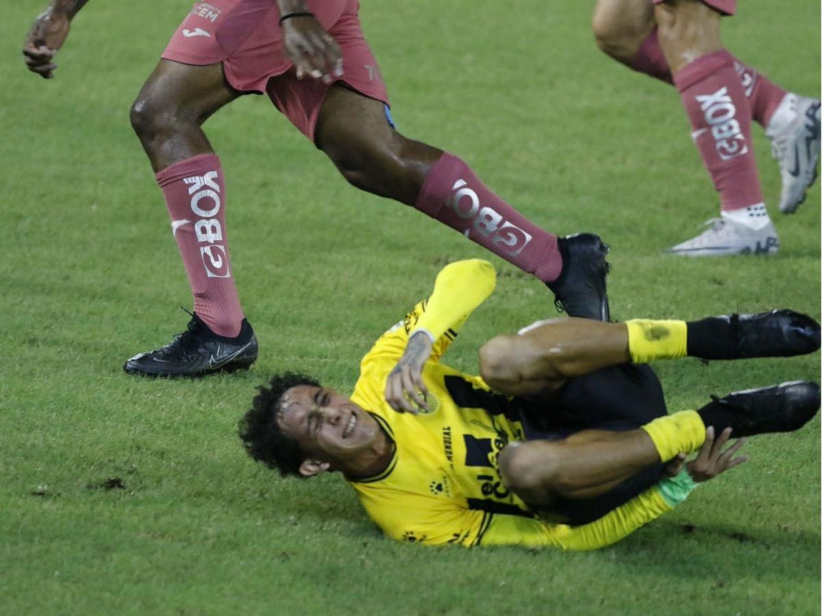 Bronca de aficionados con jugador de Real España afuera del Estadio Morazán y futbolistas aurinegros rompen en llanto