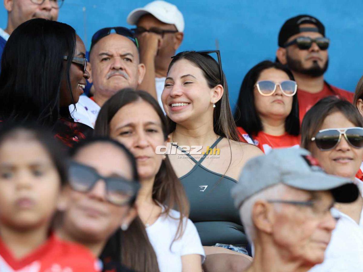 Annie Córdova, la bella novia de Luis Palma, se robó miradas en el estadio Ceibeño: así vivió el repechaje entre Vida vs Lobos