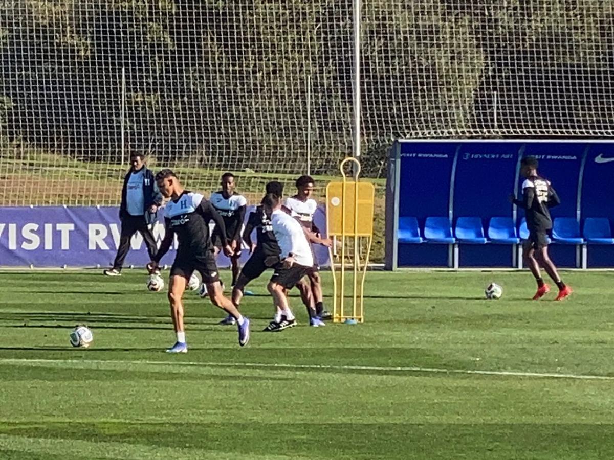 José Molina puso a sudar a los convocados y tres nuevos 'fichajes'; así fue el primer entreno de Honduras en España