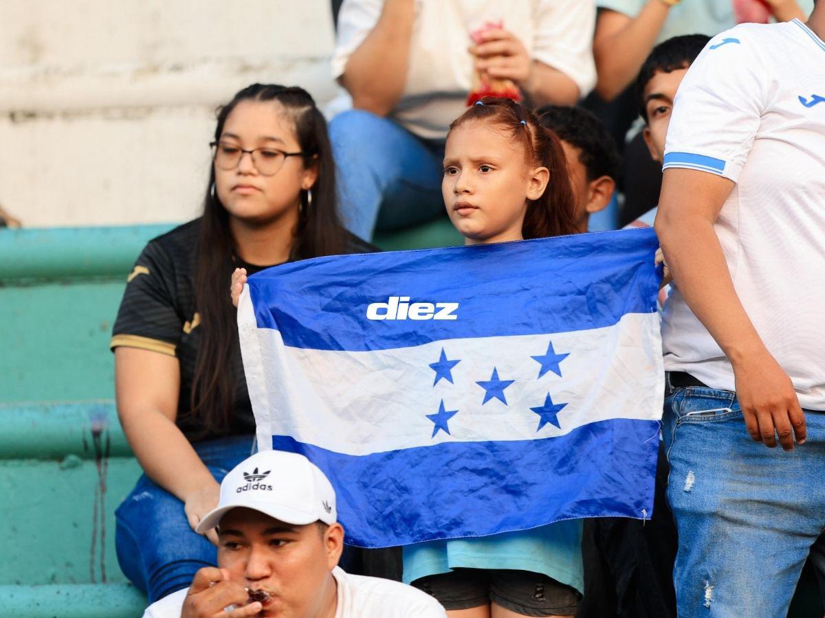 ¡Mamita querida! Milagros Flores robó suspiros y la belleza hondureña cautivó en la previa del juego de tiktokers