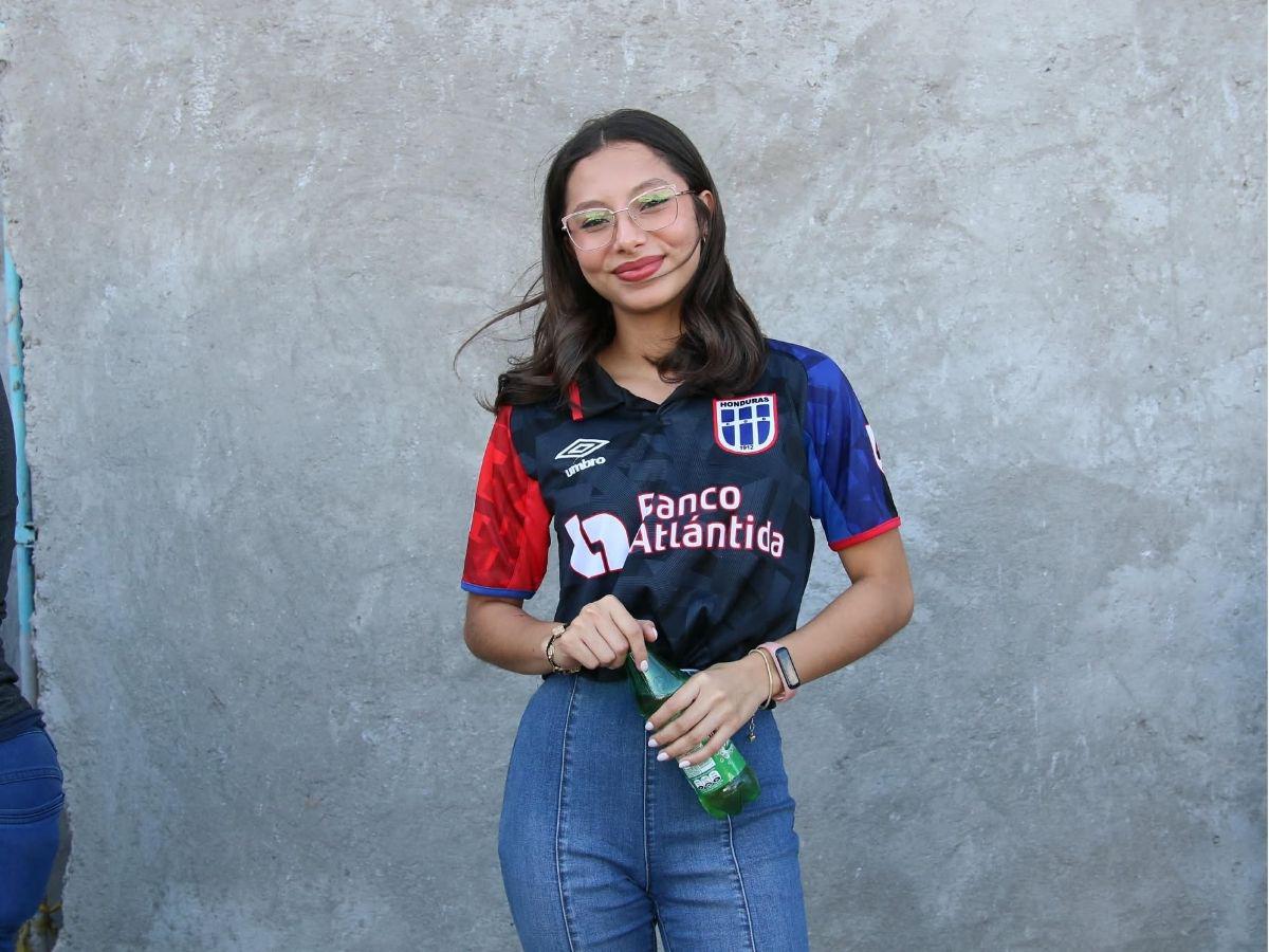 Descomunales filas en el Estadio Nacional y lo que pasó con la pantalla: así se vive la previa de la final entre Olimpia-Marathón