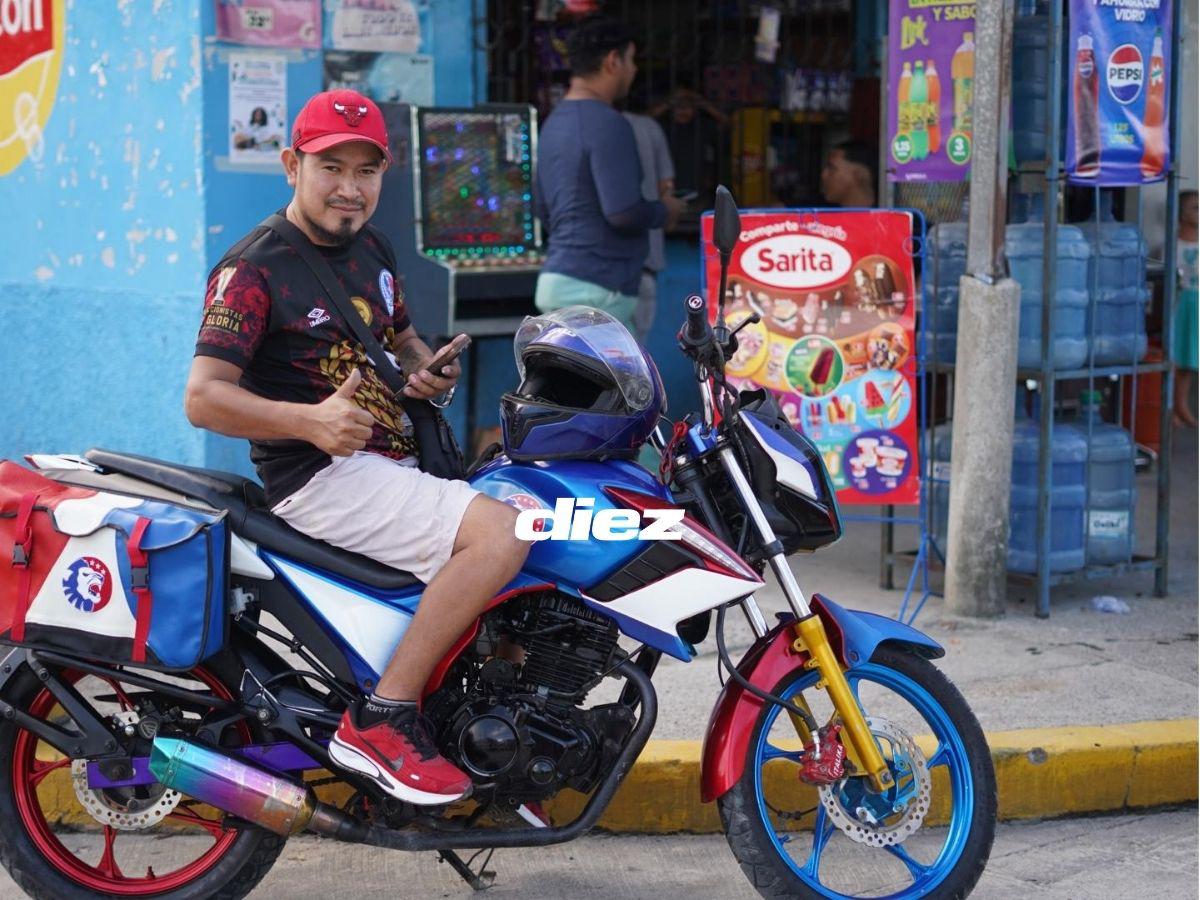 Aficionados de Olimpia sorprenden con motos curiosas, las bellas cipotas de Choloma y blindaje total al Rubén Deras