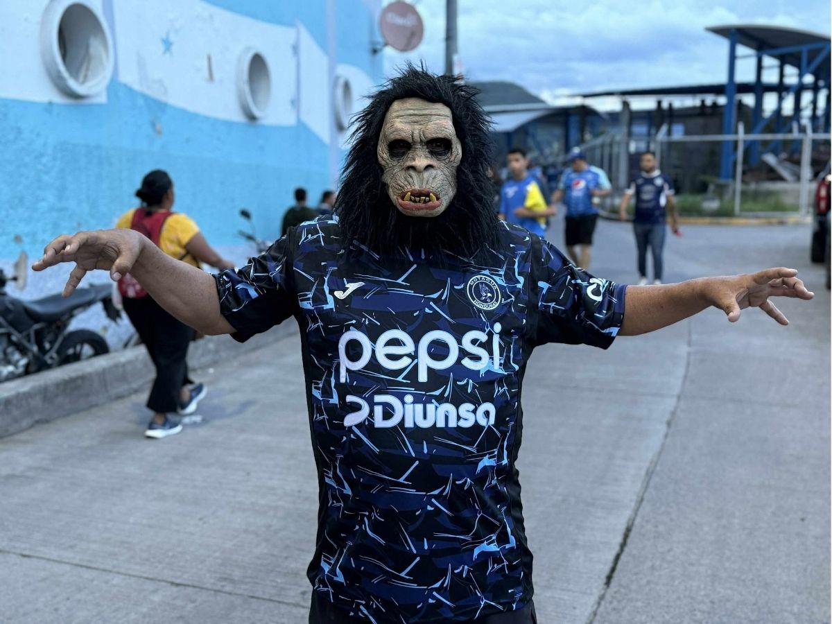 Marea Azul en el Nacional, infiltrados de Costa Rica, preciosa del Motagua captada y enmascarado sorprende