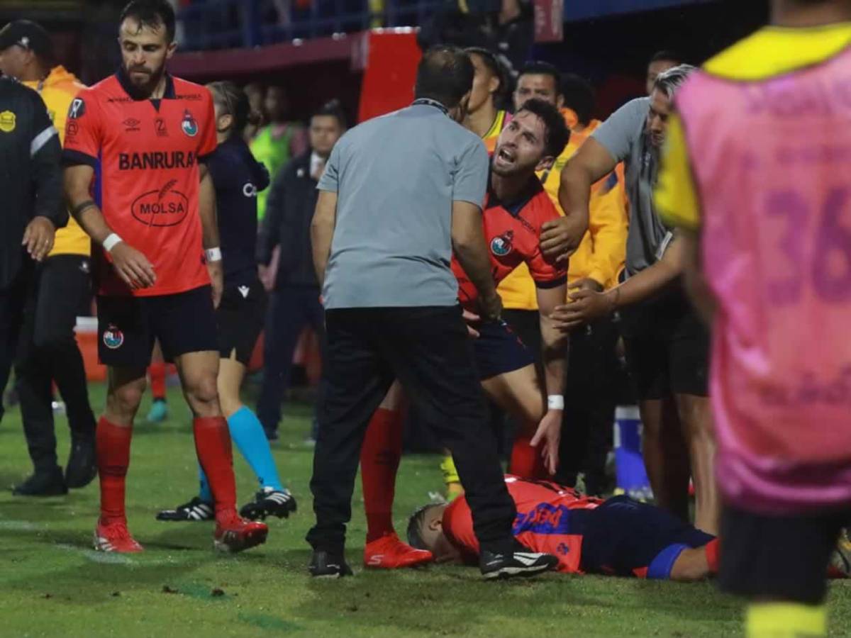 El polémico gesto por el que piden castigo a Jeaustin Campos, bronca de Real España en Guatemala y la decepción