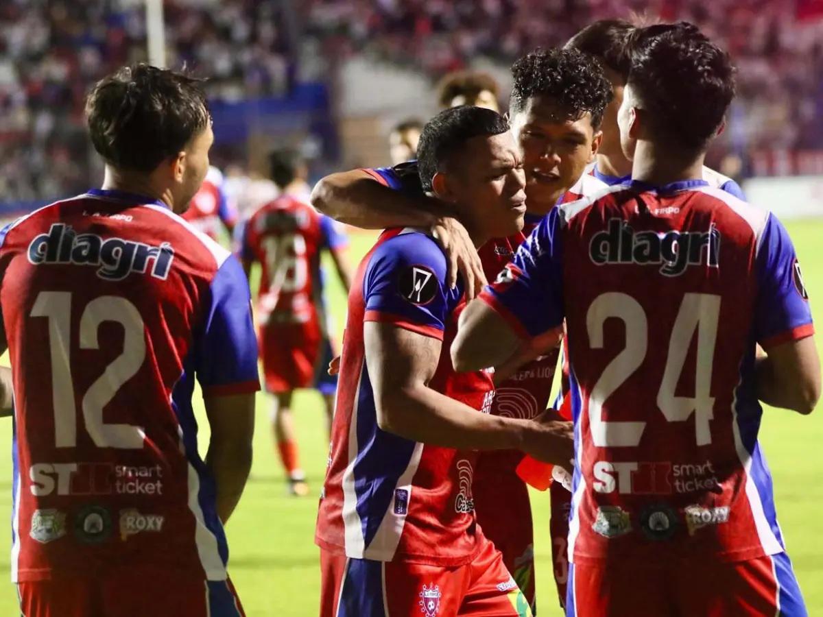 Gesto de Edwin con Chirinos, la pelea del Firpo con ellos y el abrazo de Espinel