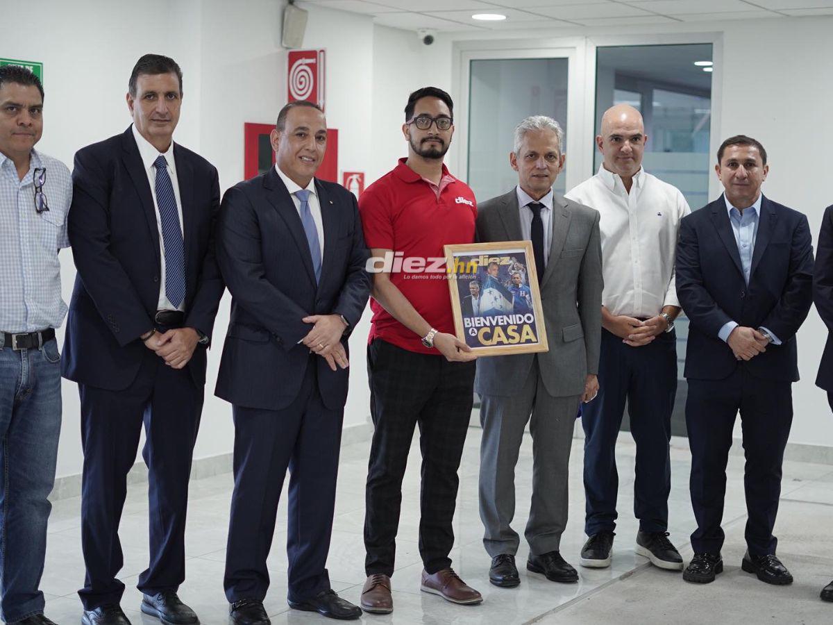 Ovación total a Reinaldo Rueda, el show de Polache, el exjugador que acompañó al DT de Honduras y el curioso obsequio al cafetero