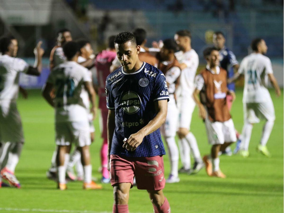 ¡Bochornoso! Las fotos de la tristeza del Motagua tras vergonzosa vapuleada ante Platense y Auzmendi volvió a Honduras