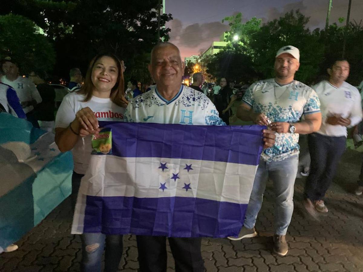 ¡Presencia catracha! Las imágenes del ambiente en el estadio Olímpico Félix Sánchez para el duelo entre Cuba y Honduras