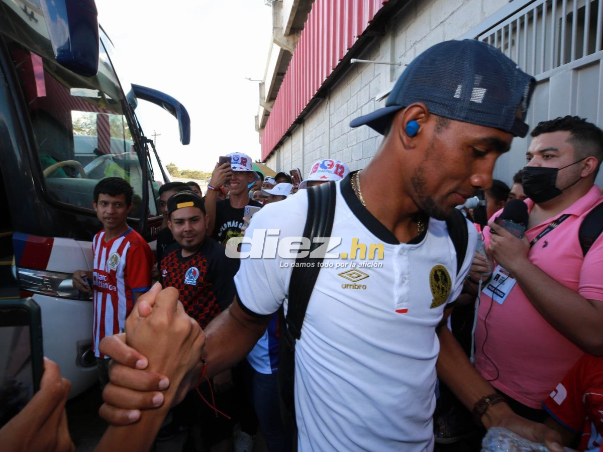 Fiesta para el campeón: locura por Pedro Troglio, ambientazo tricolor y ovación a los nuevos fichajes de Olimpia