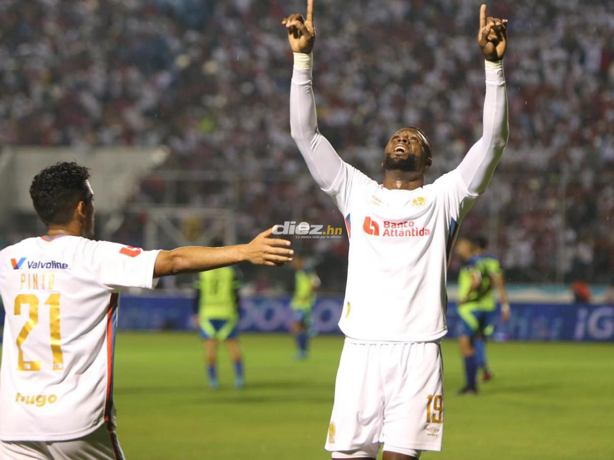 Así festejó Yustin Arboleda uno de los dos goles que anotó en la gran final de la Liga Nacional de Honduras. FOTO: Andro Rodríguez.