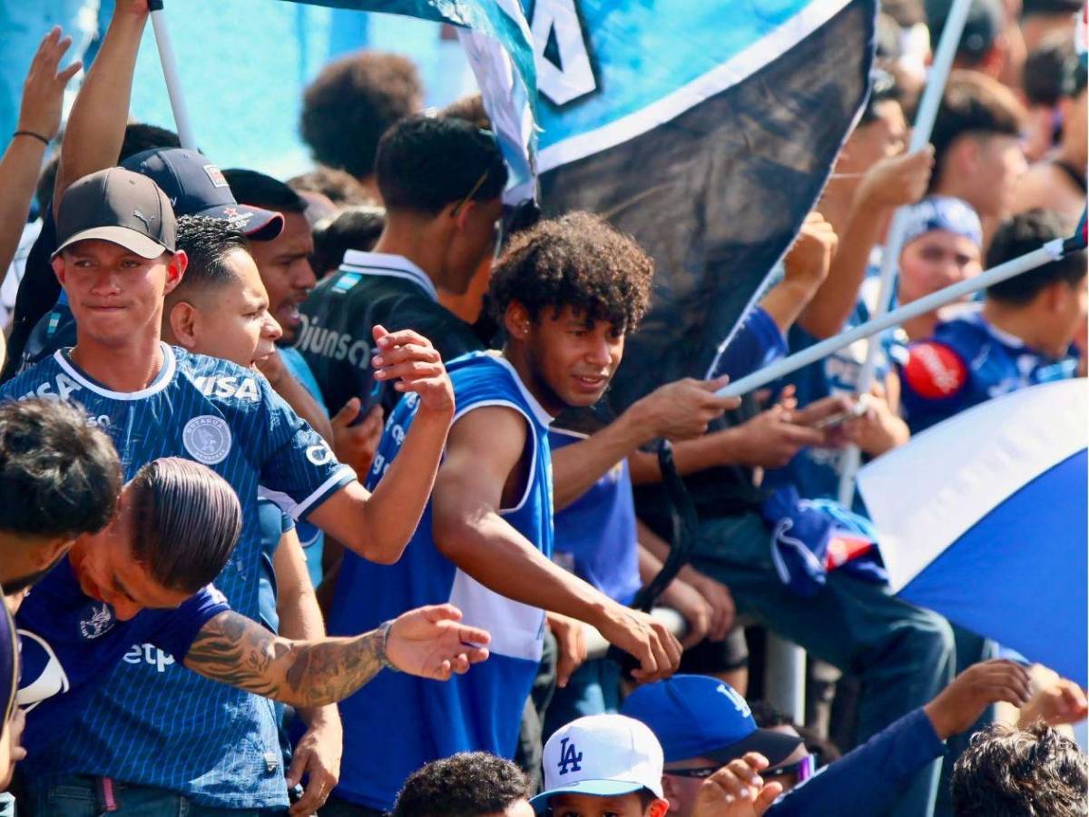 Infierno azul en el Nacional, famosos captados y la fiesta del Motagua en la final