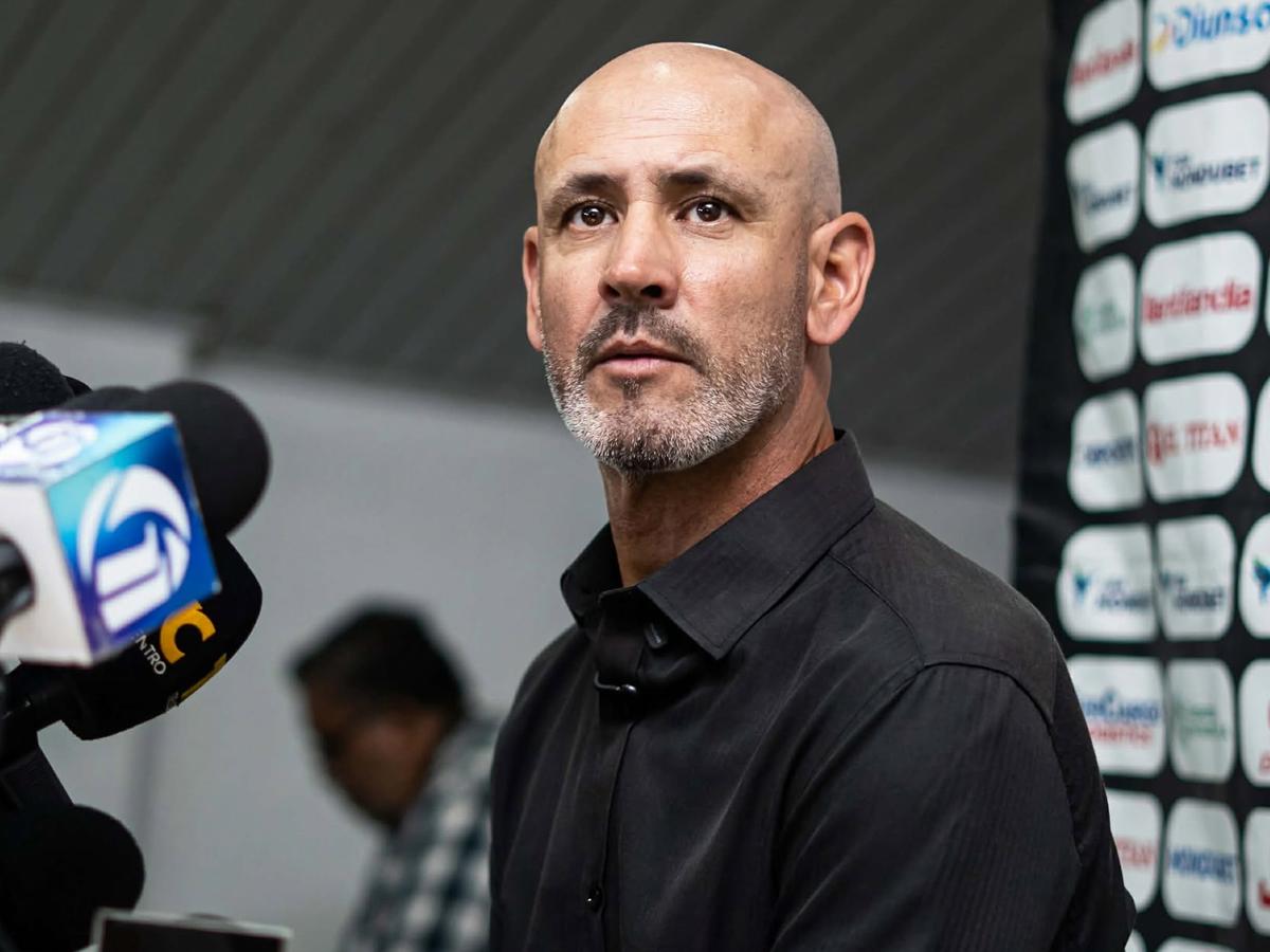 Eduardo Espinel fue reprendido por Daniel Otero, virtual presidente del Marathón.