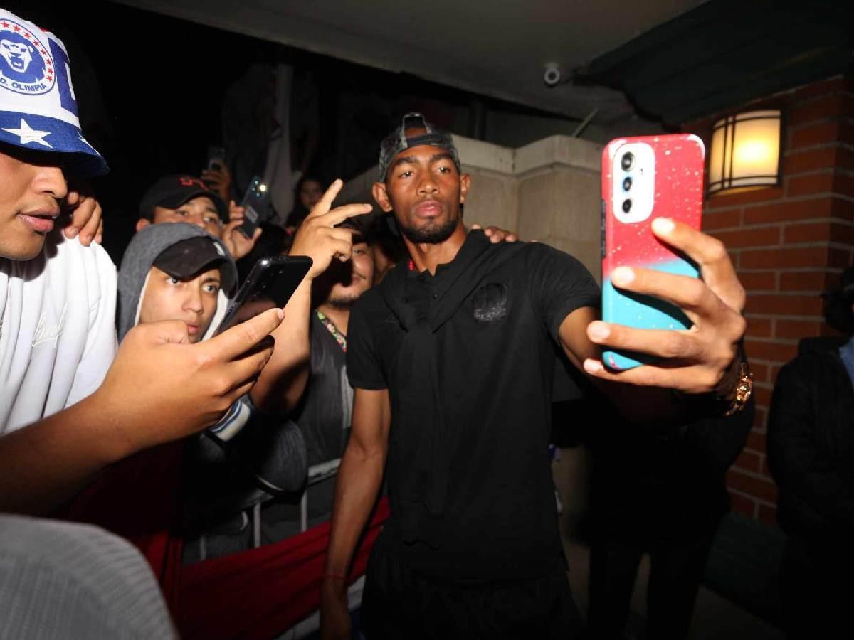 ¡El Penta se acerca! La alegría de Najar y la promesa de Arboleda al Olimpia: así se disfrutó el banderazo de la Ultra Fiel