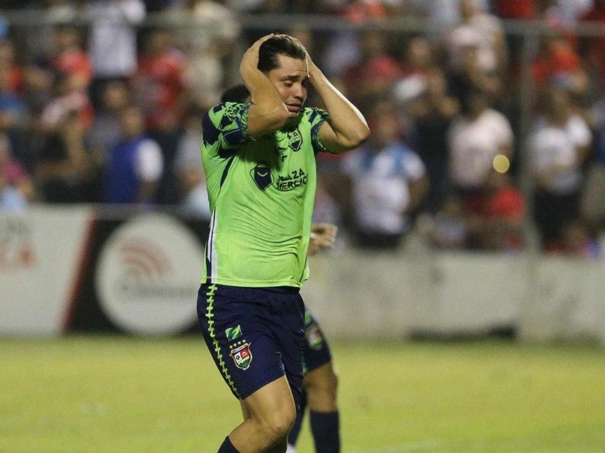 Triste adiós: ¿Por qué en el fútbol de El Salvador desafiliaron al Santa Tecla, campeón de liga, donde figuró 'Loco' Abreu?