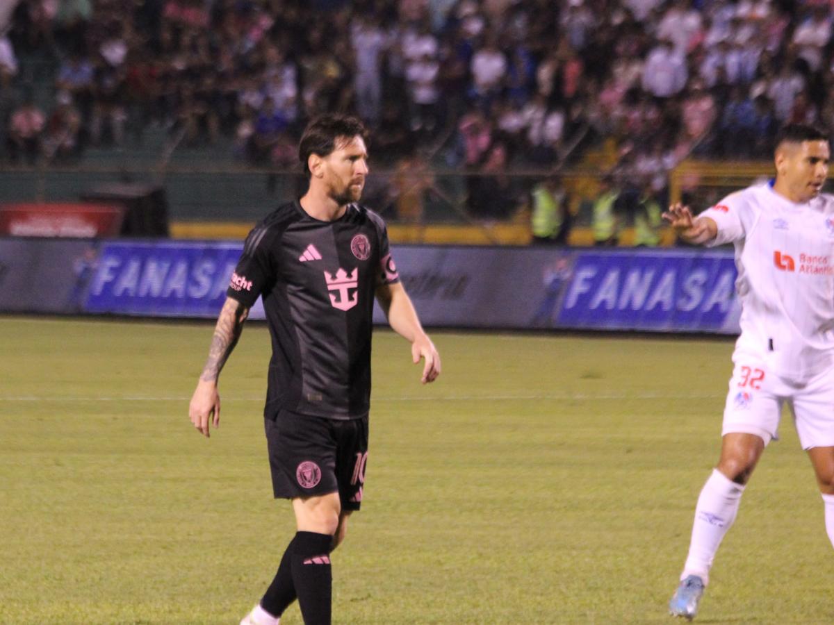 Puro crack: Futbolistas de la élite mundial que vinieron a jugar a Honduras y derrocharon su calidad, ¡vienen dos más!