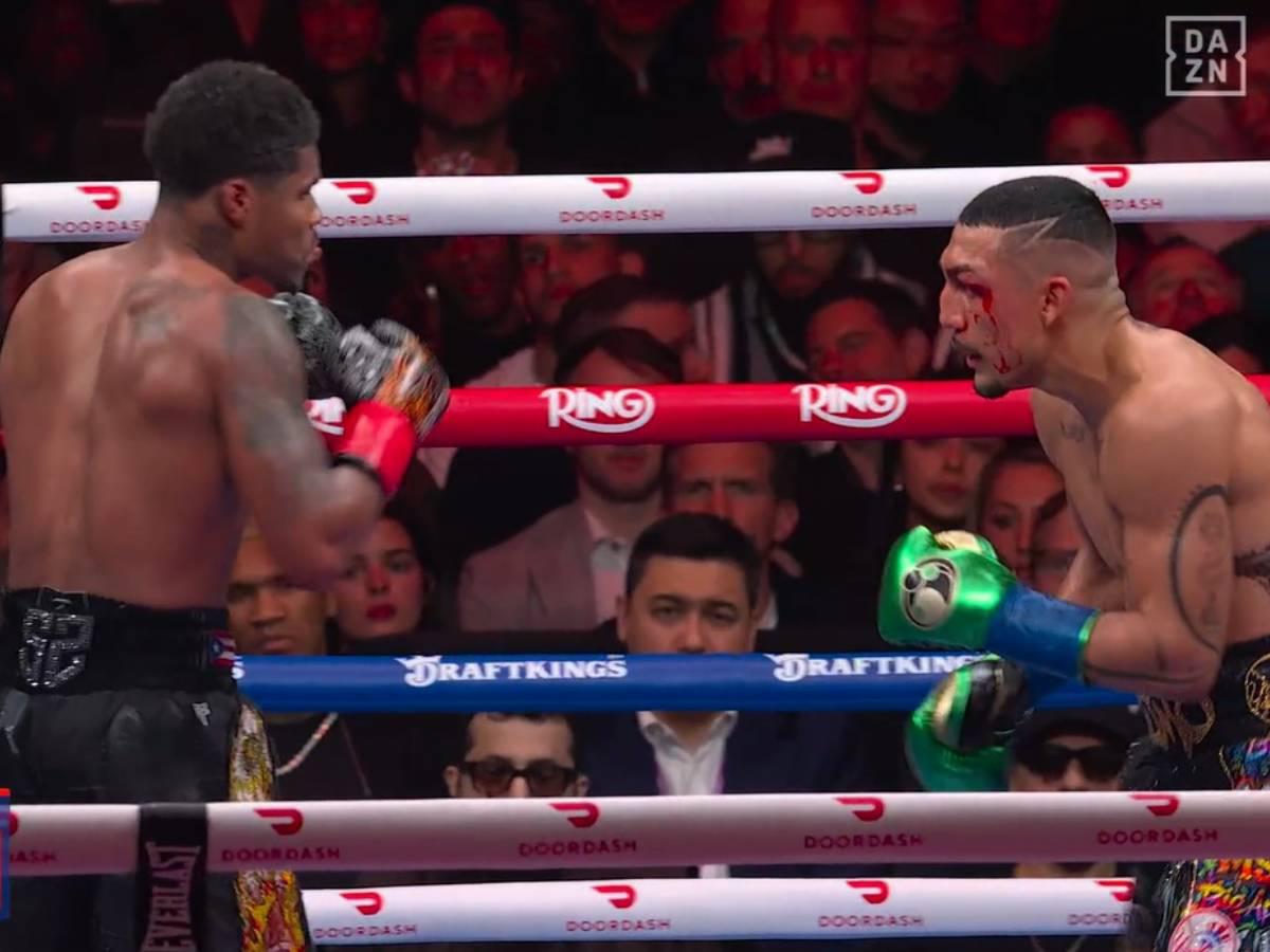 Shakur hizo mucho daño a Teófimo López en su ceja izquierda.