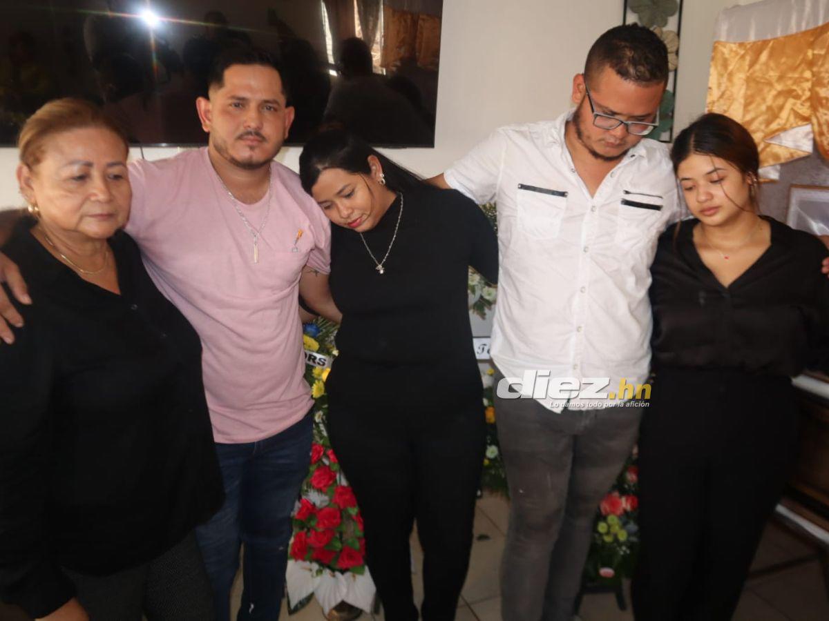 Exjugador derramó lágrimas: Futbolistas y directivos lloran el adiós en velatorio de Hermelindo Cantarero