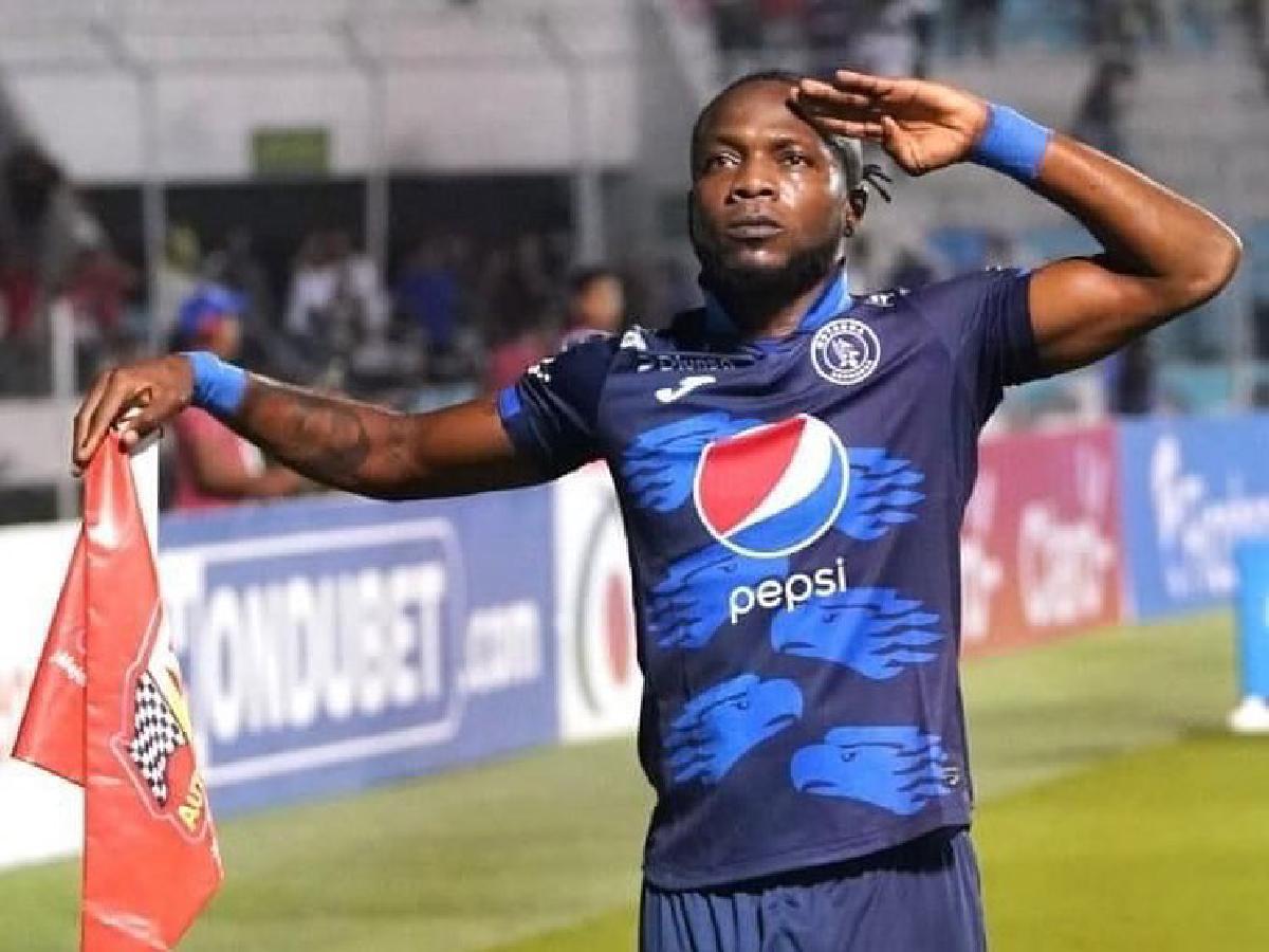 FICHAJES: Olimpia anuncia a su DT, Motagua presta jugador, UPNFM revoluciona el mercado y el futuro de Kervin Arriaga