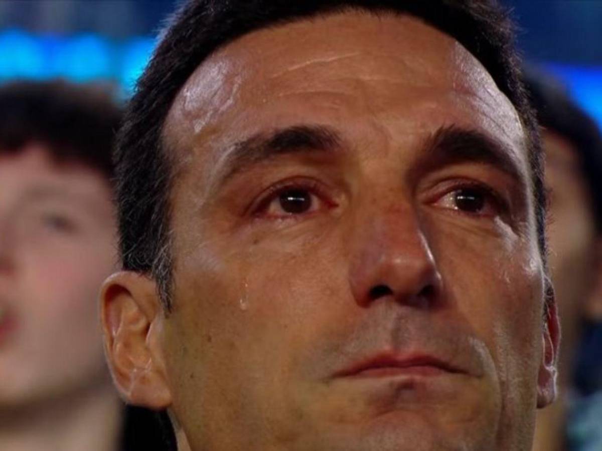 Adiós Messi: Scaloni se quiebra, las lágrimas de Leo y el regalo que le dio el árbitro