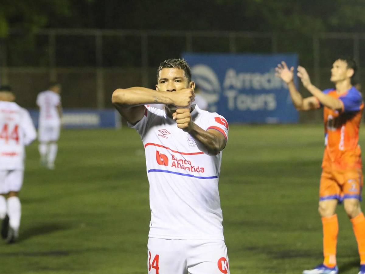 La polémica jugada de Olimpia que reclama Patón, diluvios en los estadios y las bellas modelos que se mojaron en Choluteca
