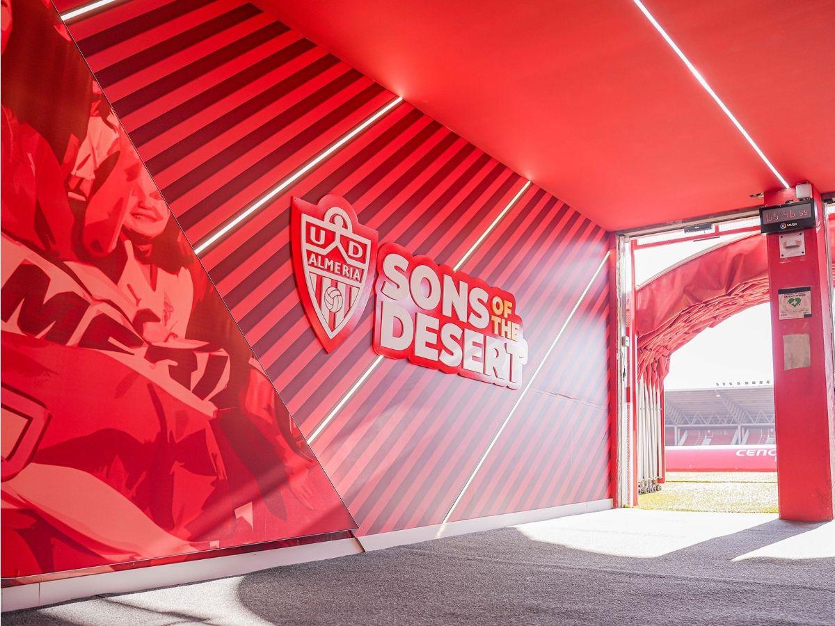 Un infierno descomunal: Así es la hermosa casa del Almería de España, el virtual nuevo equipo del Choco Lozano