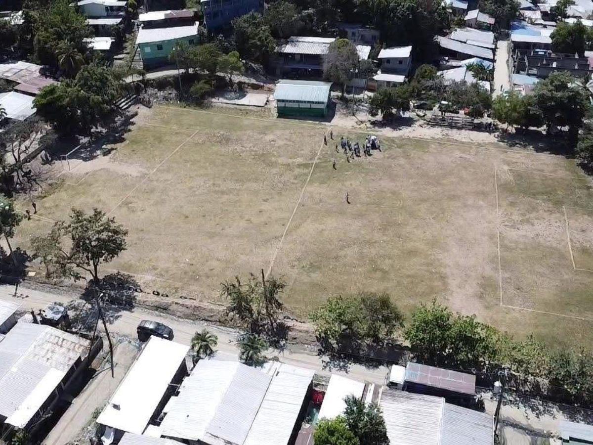Condepor inspeccionó tres canchas de fútbol en la zona norte de Honduras con el objetivo de modernizarlas