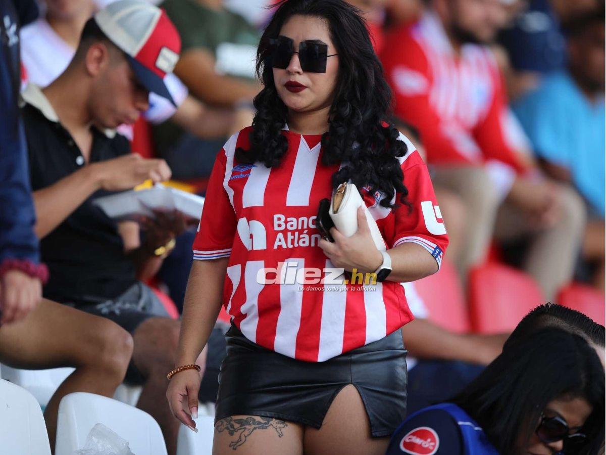 ¿Quién era la chica del Iphone? Las hermosas damas que causaron furor en la previa del derbi Olimpia vs Motagua