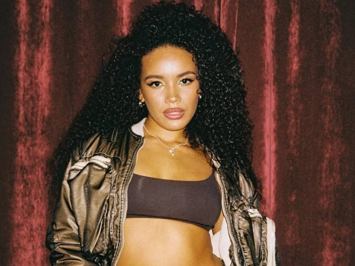 ¿Quién es la desconocida novia de Keyrol Figueroa, el hondureño que estuvo convocado por el primer equipo del Liverpool?