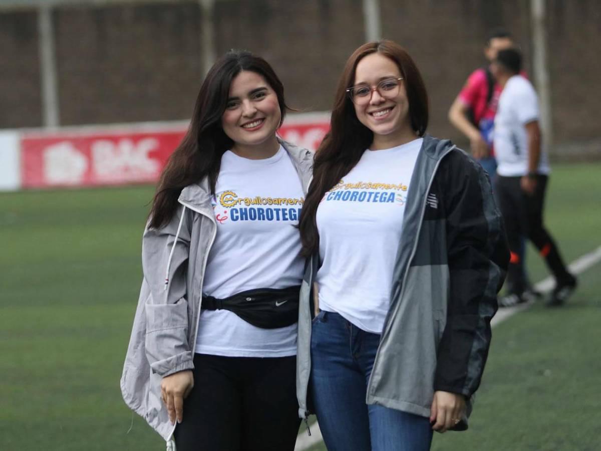La polémica jugada de Olimpia que reclama Patón, diluvios en los estadios y las bellas modelos que se mojaron en Choluteca