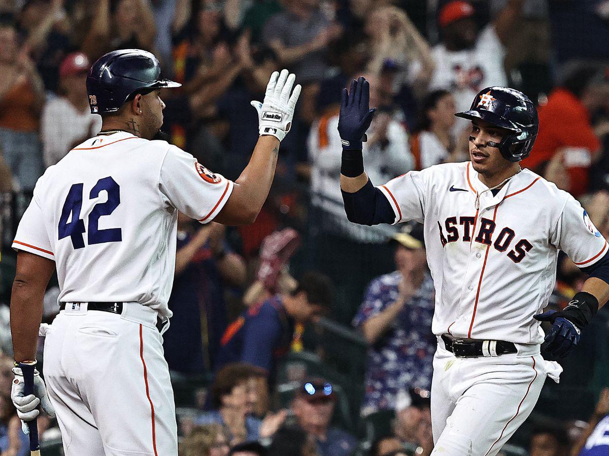 El hondureño Mauricio Dubón participó en dos carreras en la victoria de los Astros de Houston ante los Rangers de Texas