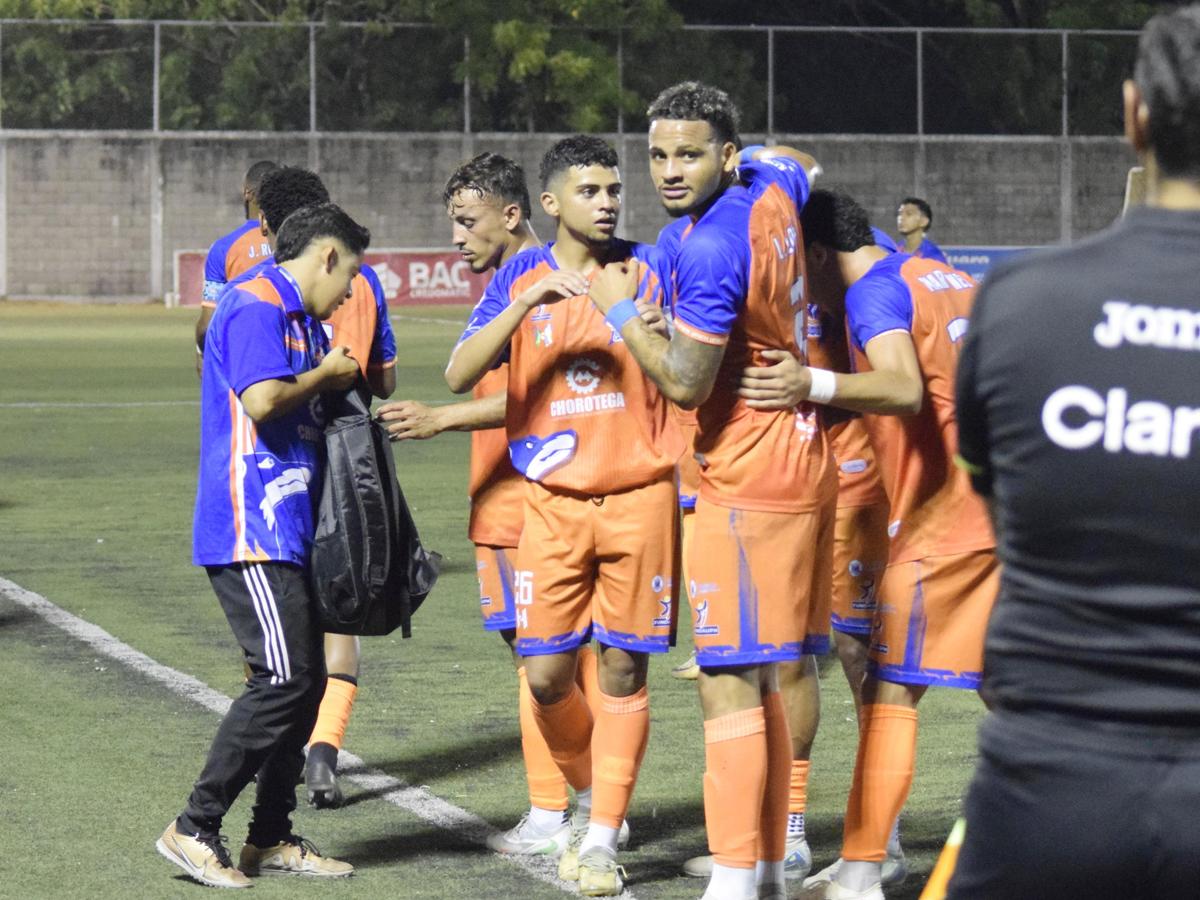 EN VIVO: Exon 'Bombero' Arzú desatasca al Real España sobre el final y acredita el empate sobre UPNFM