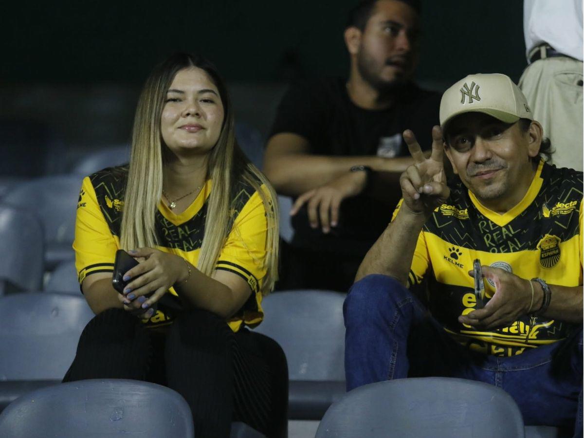 Bronca de aficionados con jugador de Real España afuera del Estadio Morazán y futbolistas aurinegros rompen en llanto