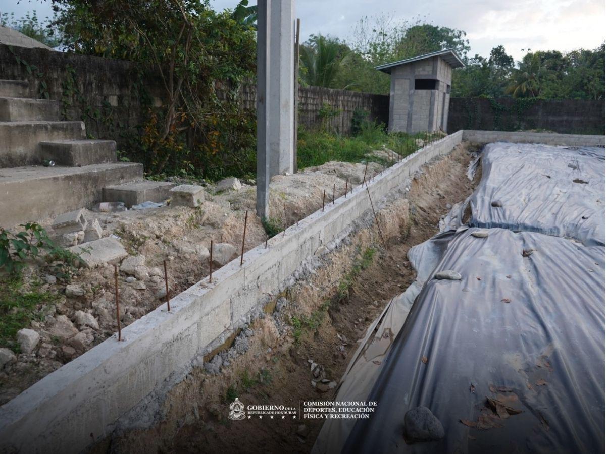¡A toda marcha! Condepor acelera proyectos de canchas de fútbol en municipios del departamento de Atlántida