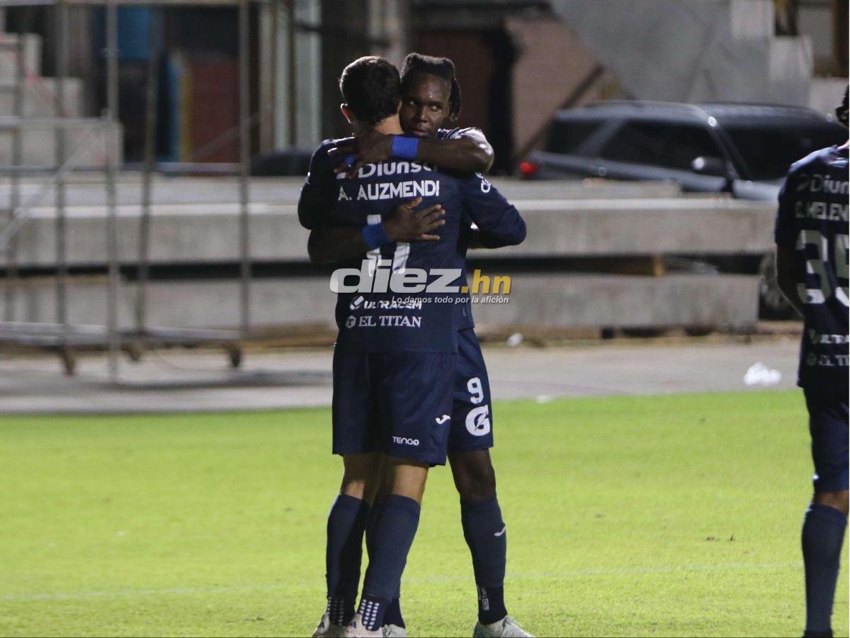 No se vio en TV: aficionadas del Motagua roban suspiros, gestazo de Auzmendi con su novia y fiesta azul en el Nacional