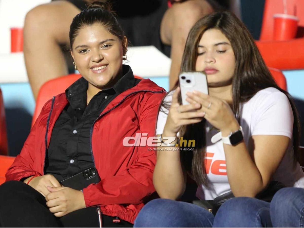 ¡Derroche de bellezas en el Nacional! Las lindas chicas que engalanaron la previa del Honduras vs Trinidad y Tobago