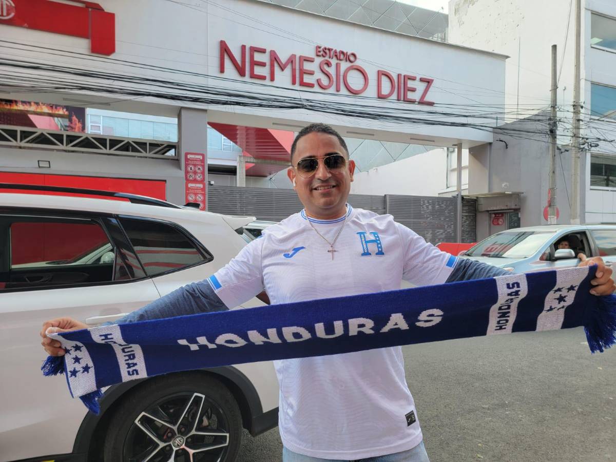 Belleza hondureña en Toluca y las banderas cinco estrellas inundan las calles en el México vs Honduras