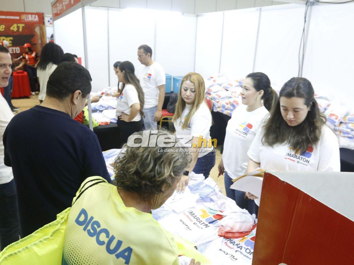Furor por los kits de la Maratón La Prensa en último día de entrega en Expocentro, ¡llegaron los campeones y bellezas!