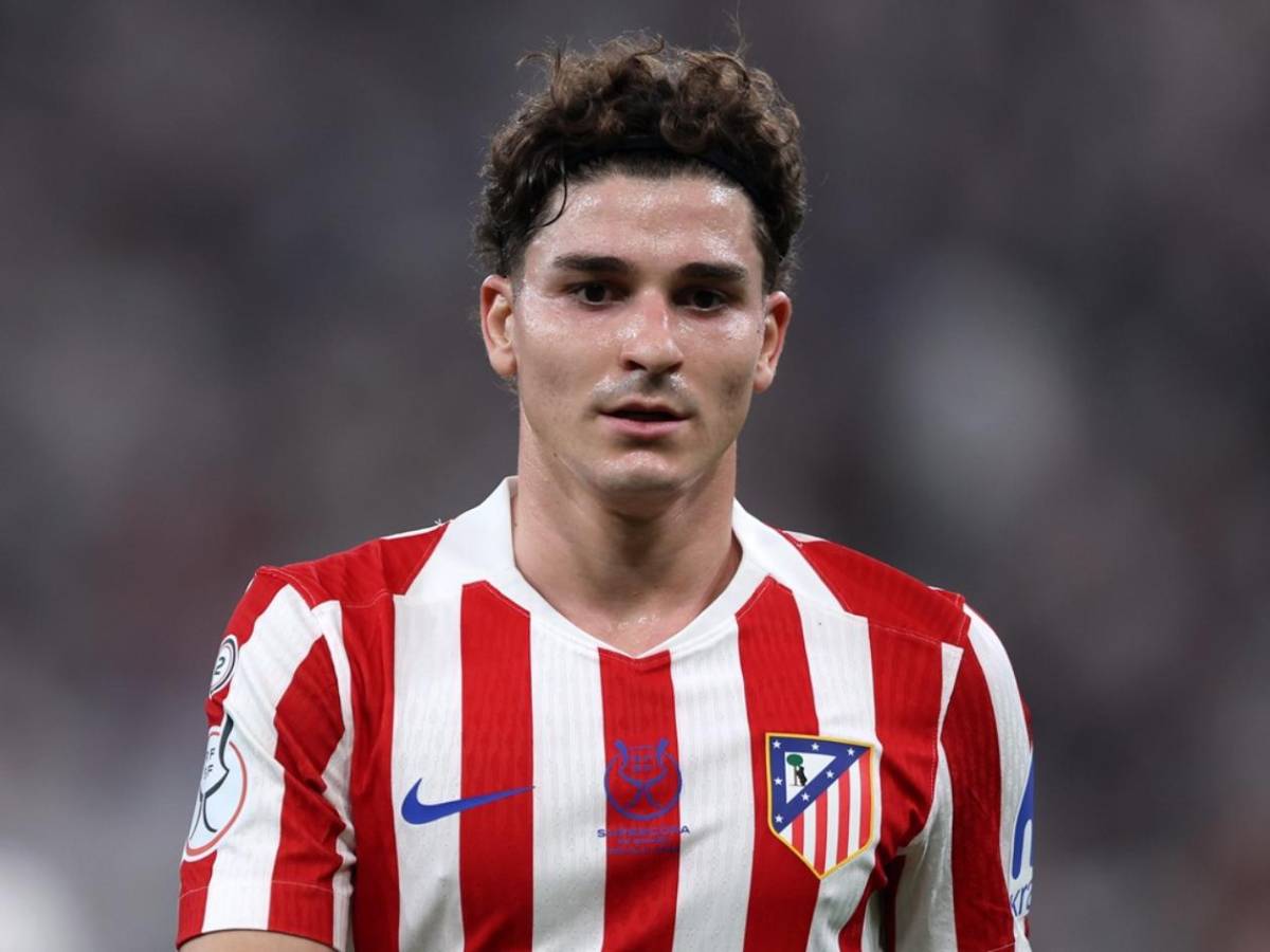 Atlético da golpe a Barcelona: acepta vender a Julián Álvarez a gigante de Europa