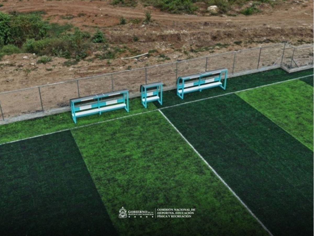 Condepor inaugura moderna cancha sintética en reconocido municipio de Olancho