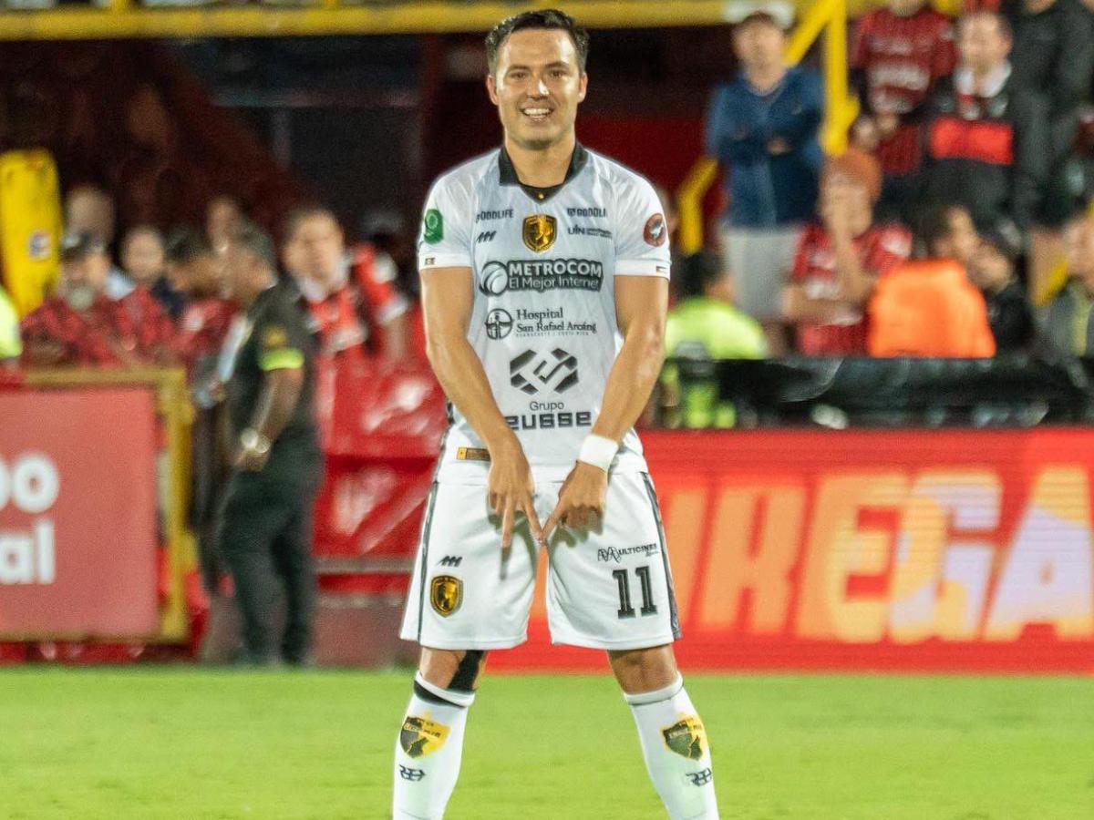 Solo uno supera a Eddie Hernández en el área: la tabla de máximos goleadores en las ligas de Centroamérica