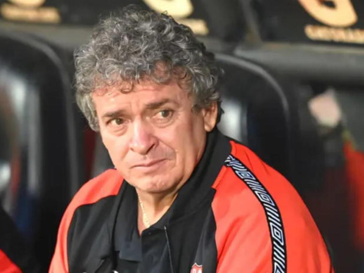 Alajuelense la pasa mal en Costa Rica y confirman el futuro de Óscar 'Machillo' Ramírez: Nuestro técnico se llama...