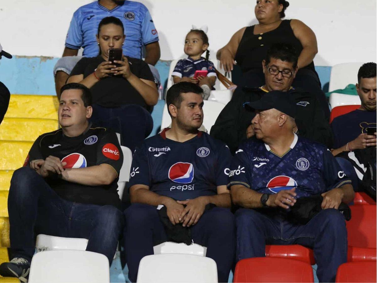 Marea Azul en el Nacional, infiltrados de Costa Rica, preciosa del Motagua captada y enmascarado sorprende