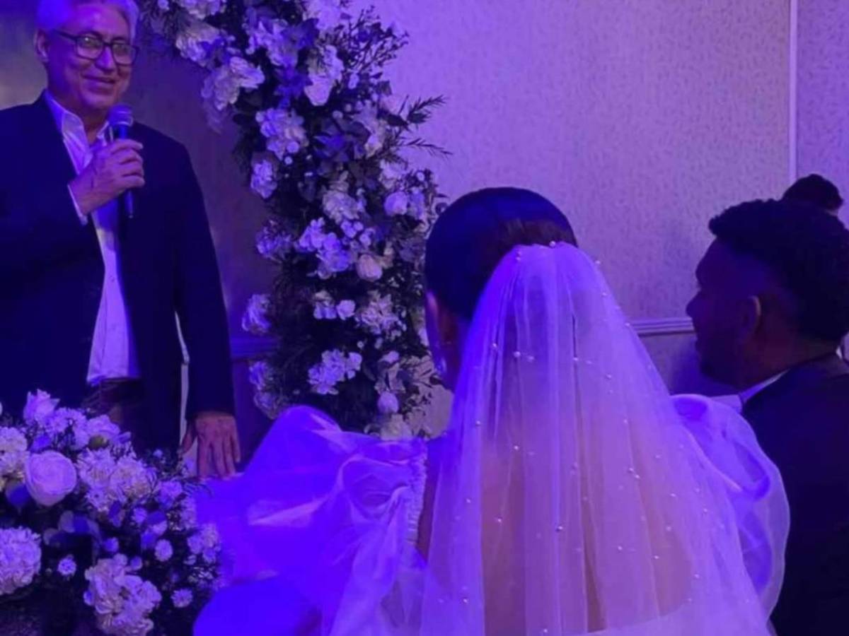 Mundialista con Honduras se casó con bella periodista: ¿en qué equipo de Liga Nacional juega?