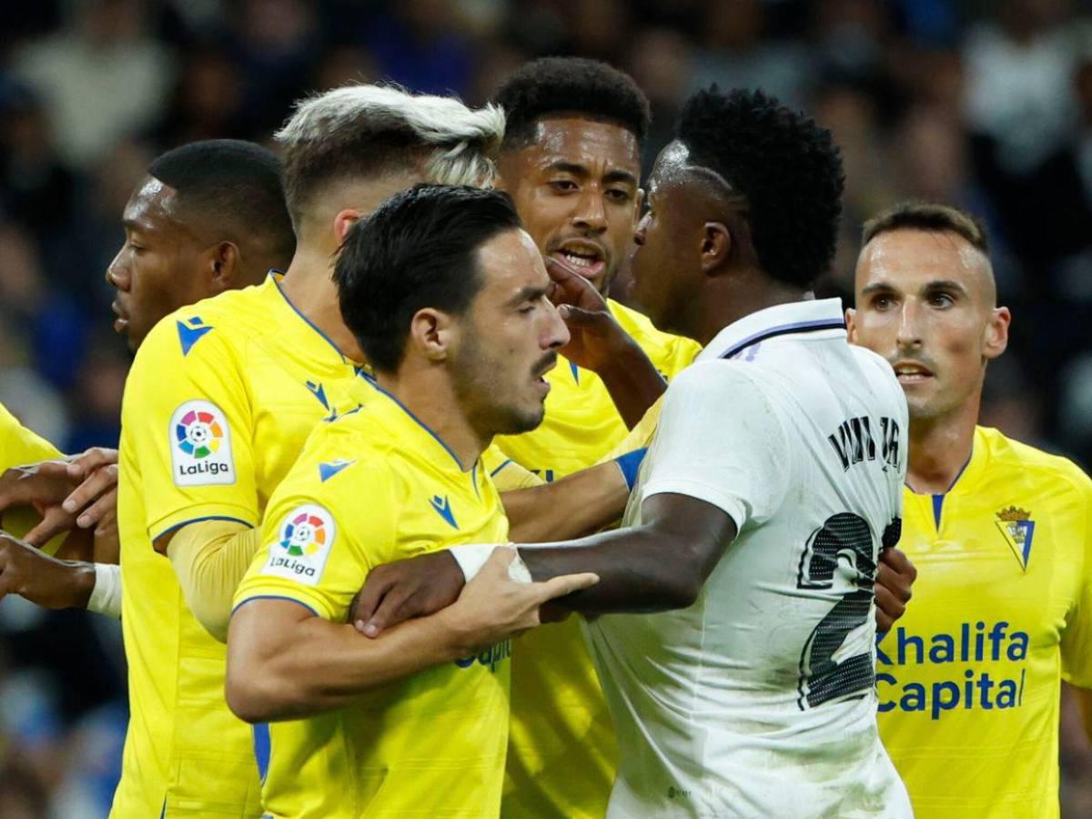 “Si quiere ser como Messi o Cristiano tiene que ser más respetuoso; cambiando gana tres o cuatro Balones de Oro”