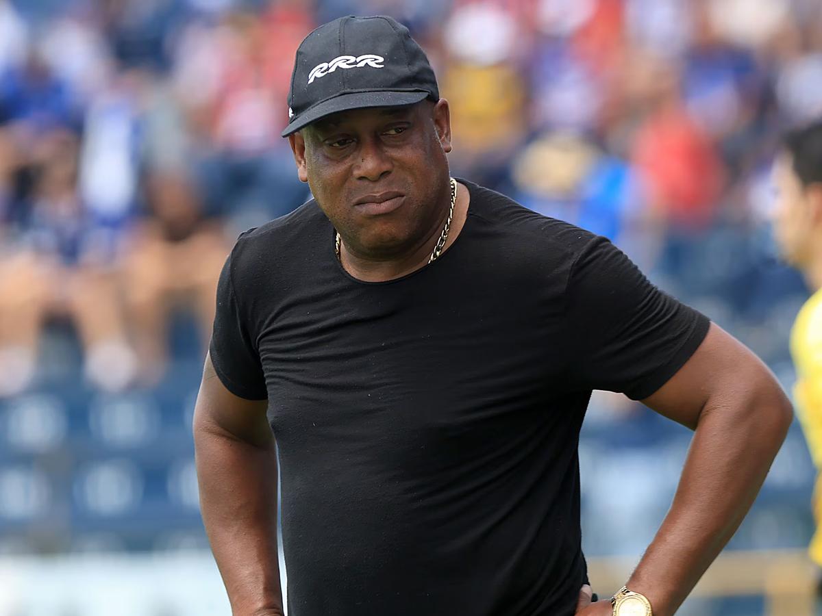 Medford apenas duró un mes y fue despedido del Herediano de Getsel Montes y ya suena quién sería su sustituto