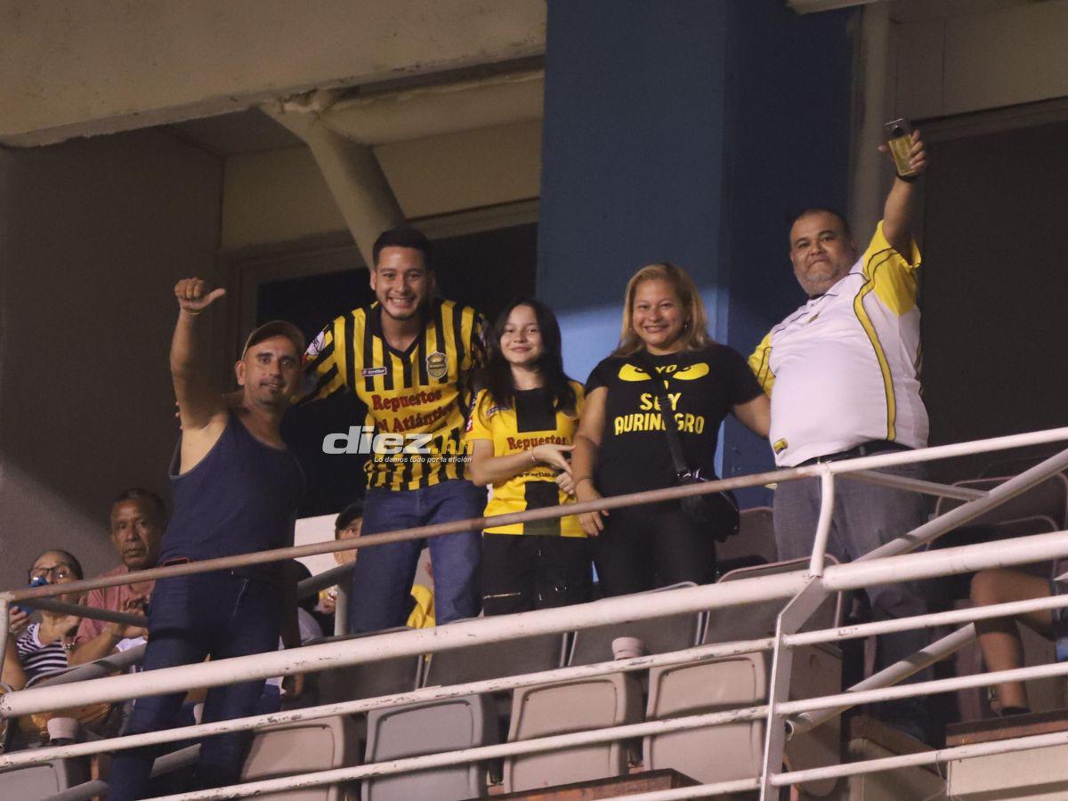 No se vio en TV: La bronca de Carlos Small, tristeza en Real España, locura de Rony Martínez y las hermosas policías en el Olímpico