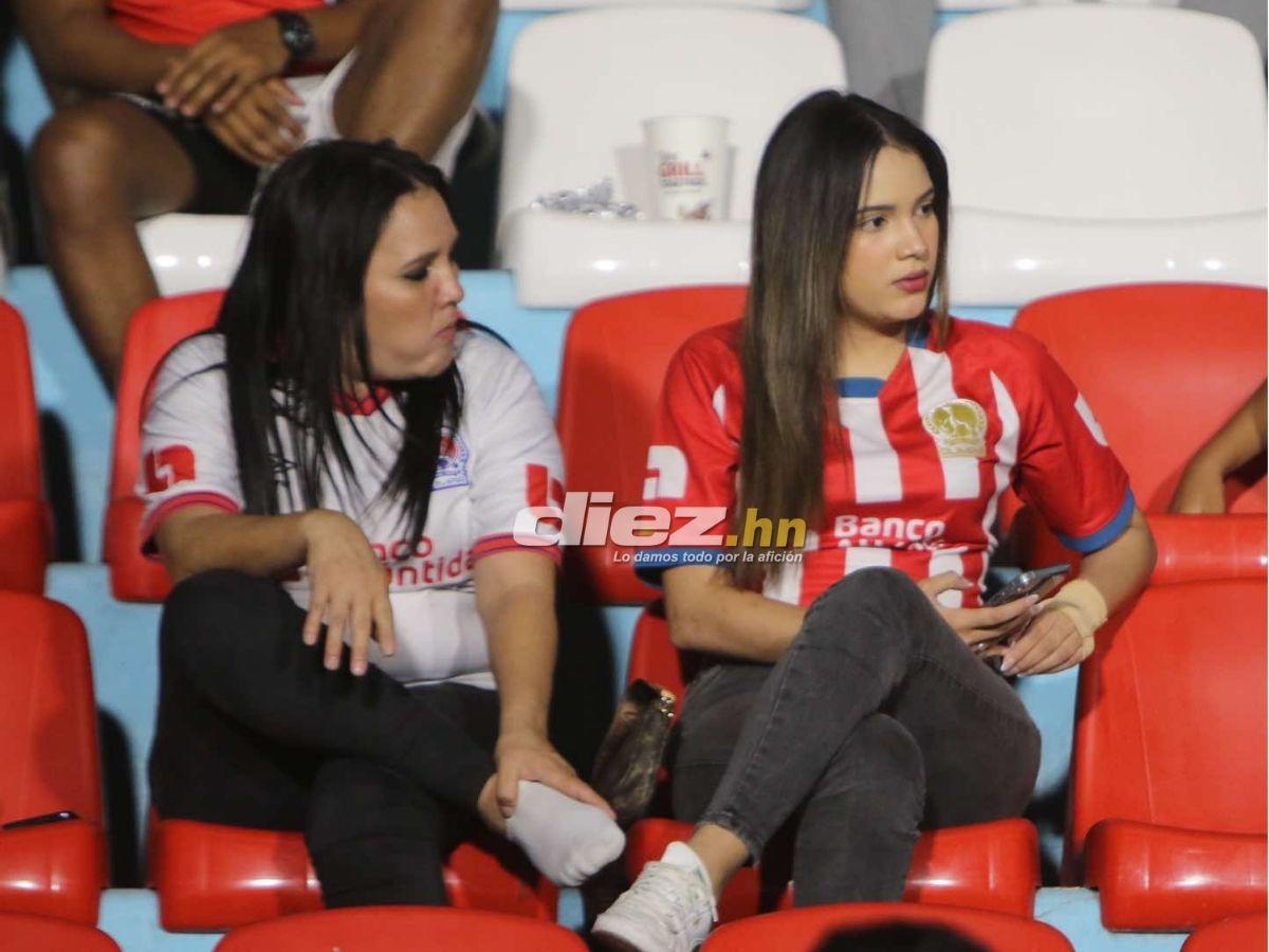 Descomunal show de la Ultra Fiel: así es el infierno que le preparó la afición de Olimpia al Antigua por Copa Centroamericana